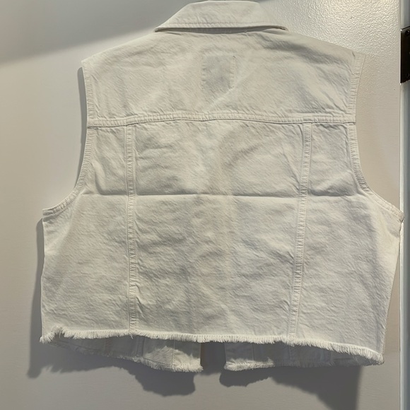 NWT Abercrombie & Fitch Women’s Cutoff Denim Vest white size XL - Picture 3 of 3